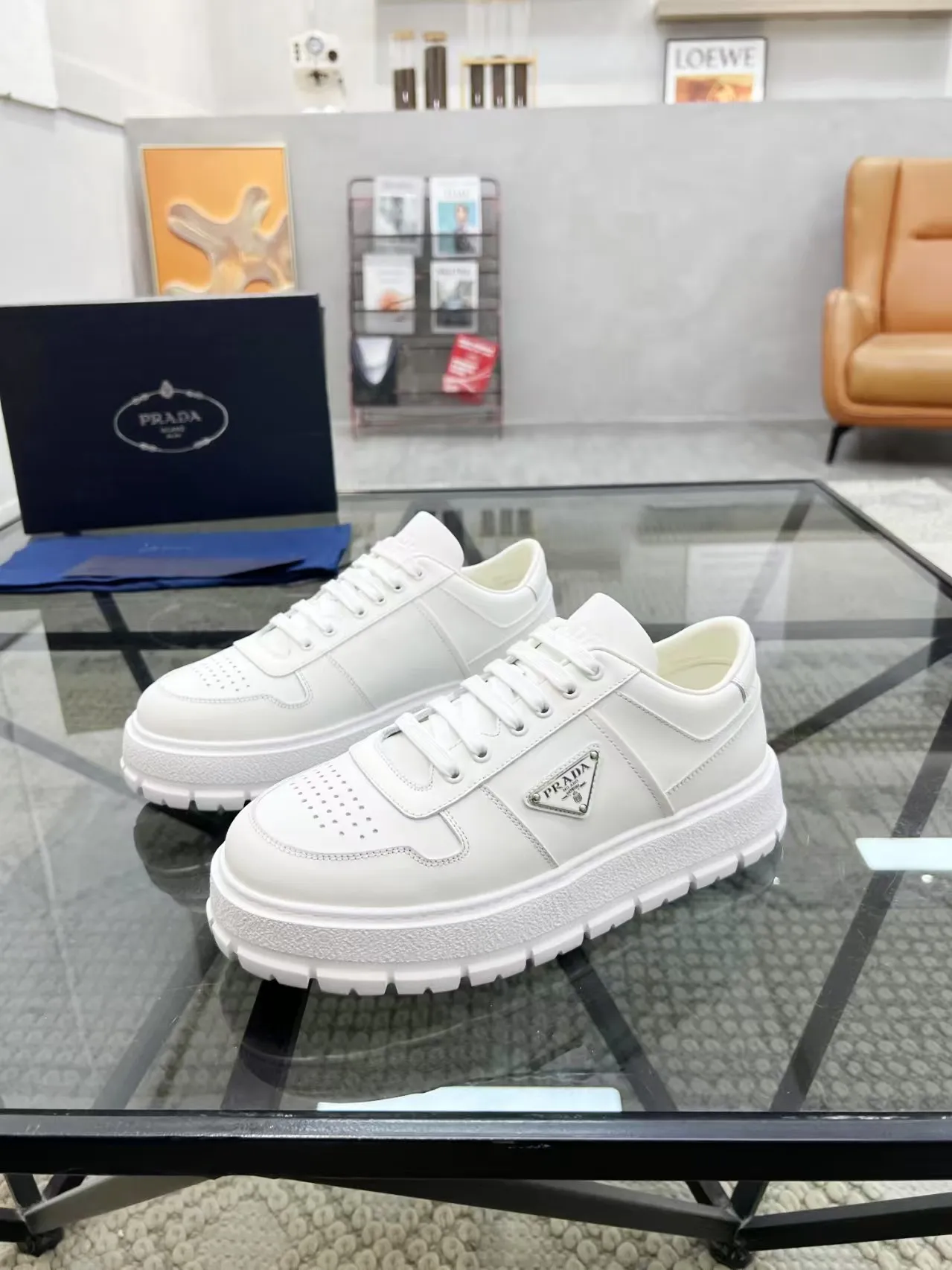 Men's Men's Shoes 💰440 [New Style] 🎍🎍Prada Prada's new men's leather sneakers, the highest version on the market, any comparison is welcome🆚! The original leather has excellent texture and is super high-end! Fetal sheep net lining imported from Italy, removable pad! Luxurious materials and fine workmanship, highly recommended! Code: 38-44 (45 can be customized